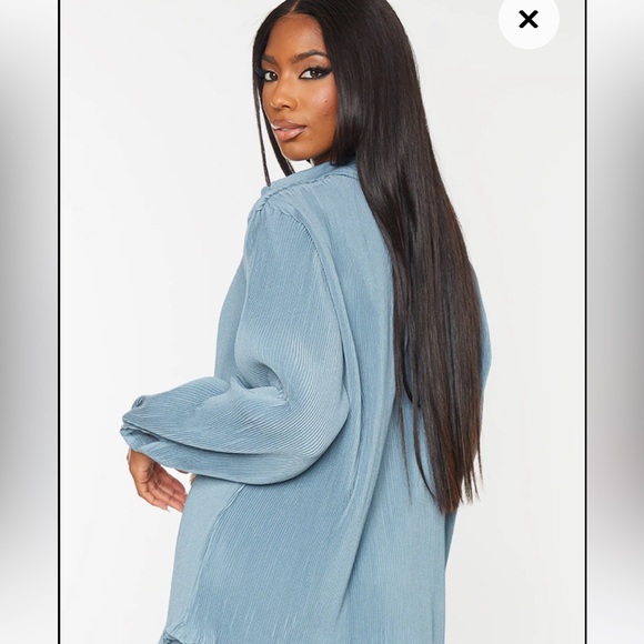 PrettyLittleThing steel blue plisse button front oversized shirt - Picture 3 of 5